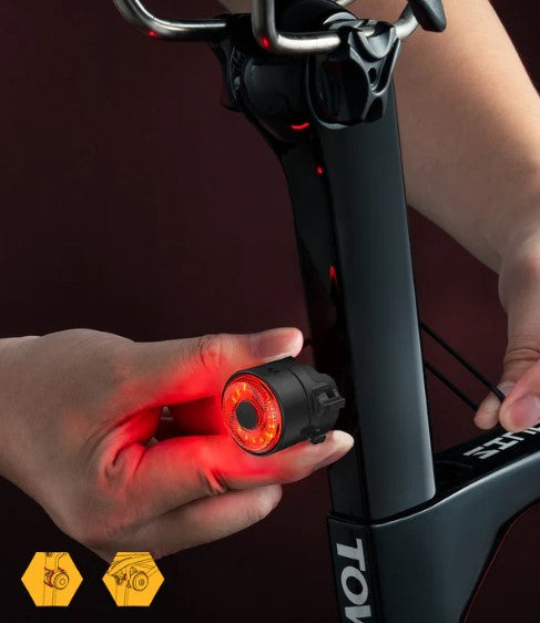 TOWILD TL03 Kerékpár hátsó lámpafék automatikus érzékelő kerékpáros hátsó lámpa USB újratölthető hátsó lámpa IPX7 vízálló 3 biztonsági mód Ultra fényes éjszakai biztonságos motorozáshoz